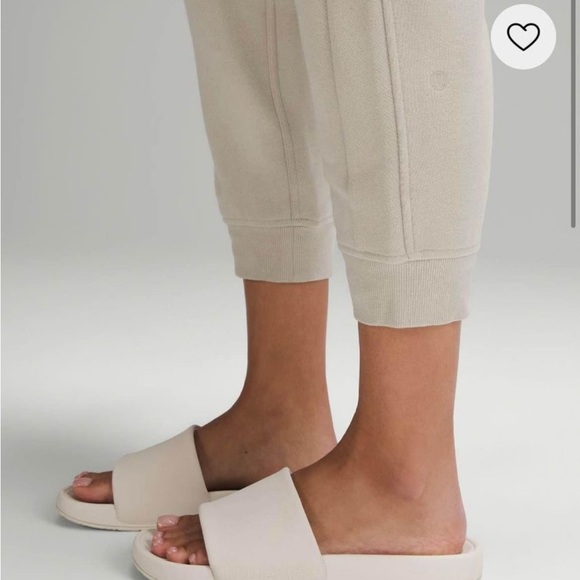 Lululemon size 4 scuba jogger - Picture 4 of 7